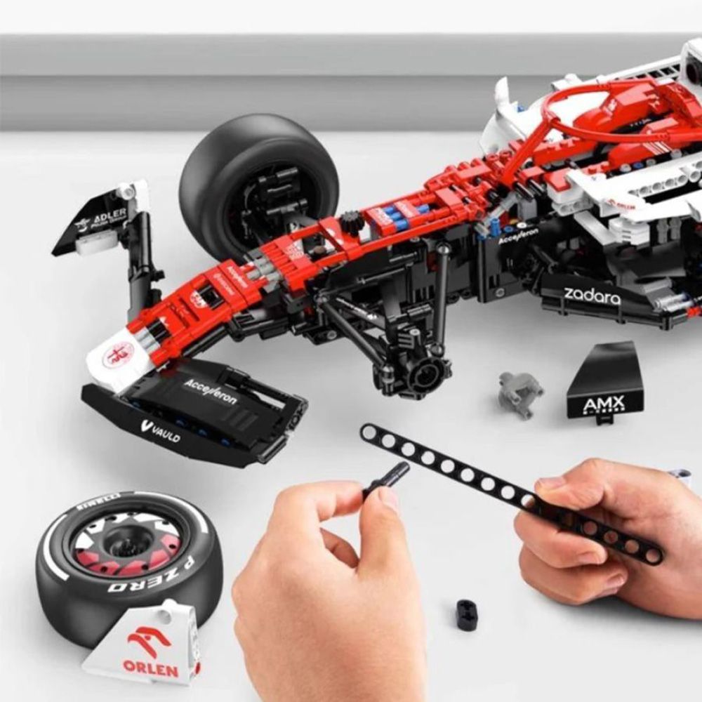 Set constructie masinuta cu telecomanda, Rastar, Alfa Romeo, F1 C42, 1:8, 2261 piese