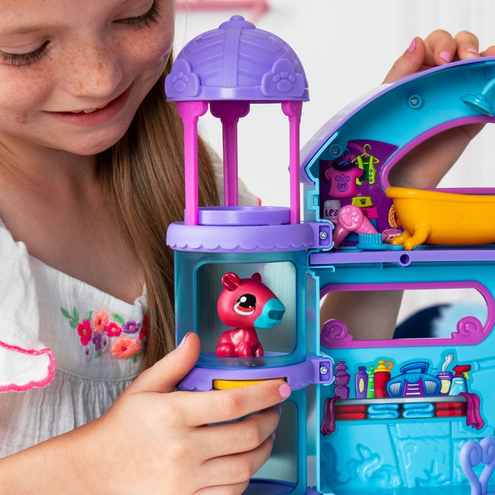 Set de joaca cu 2 figurine, Littlest Pet Shop, 20 accesorii