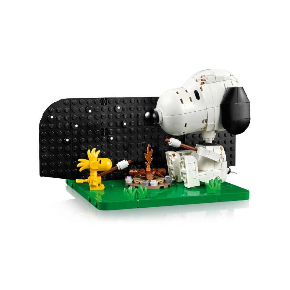 LEGO® Ideas - Peanuts: Casuta lui Snoopy (21368)