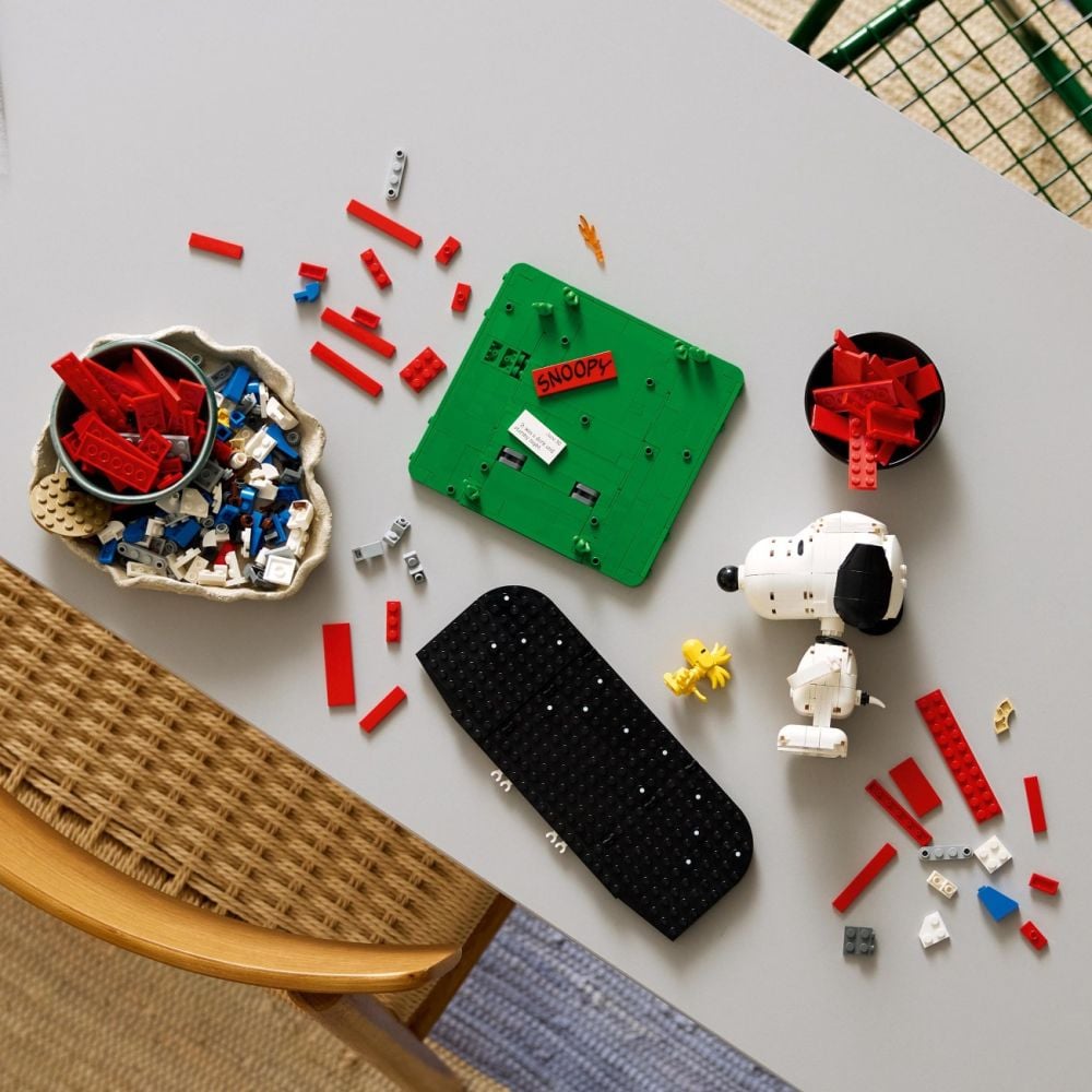 LEGO® Ideas - Peanuts: Casuta lui Snoopy (21368)