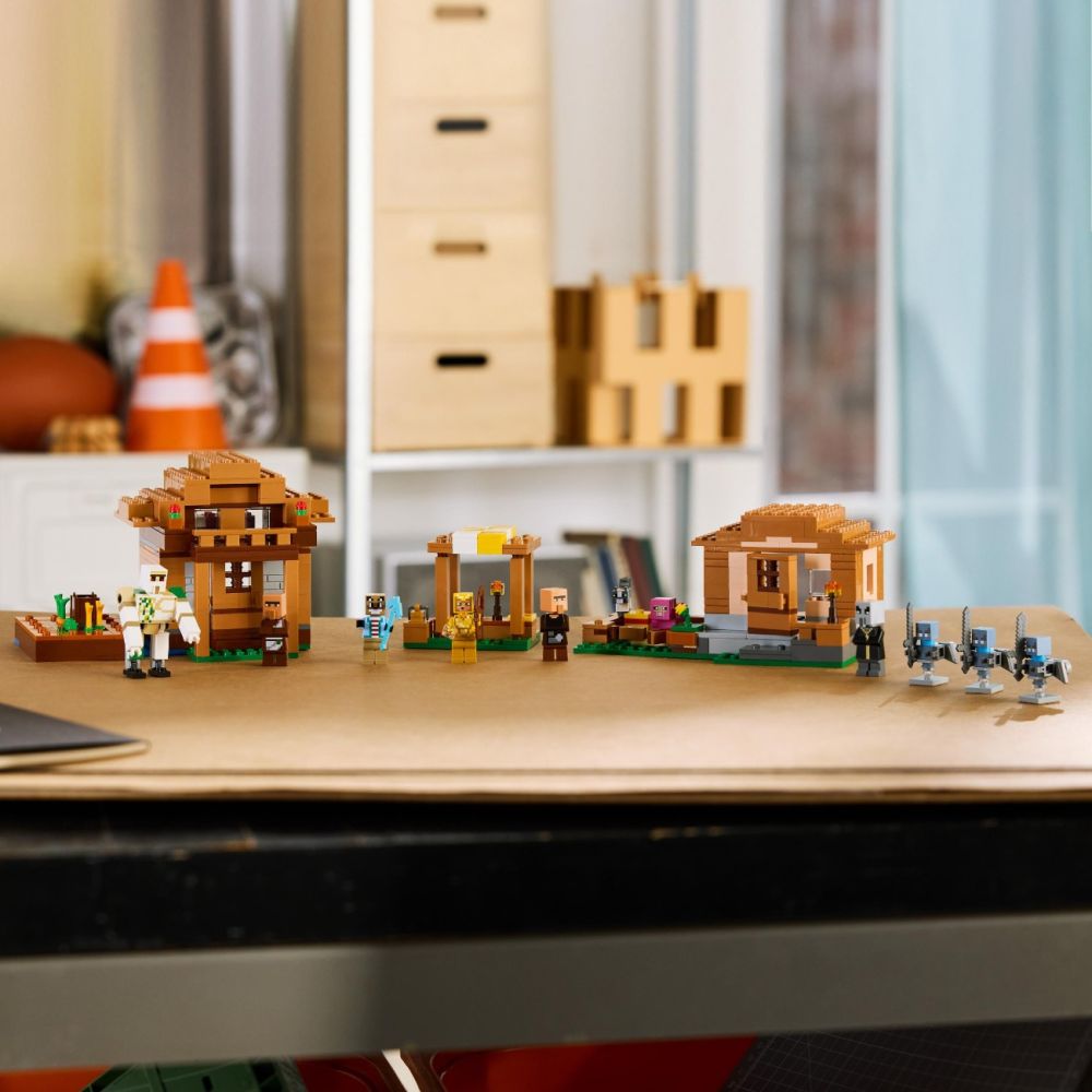 LEGO® Minecraft - Atacul evocatorilor asupra satului (21596)