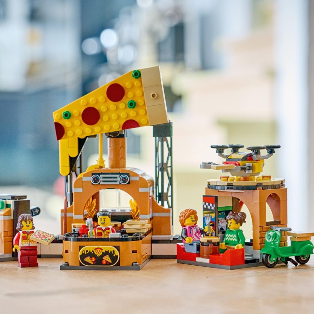 LEGO® City - Experienta livrarii de pizza cu vehicule (60496)