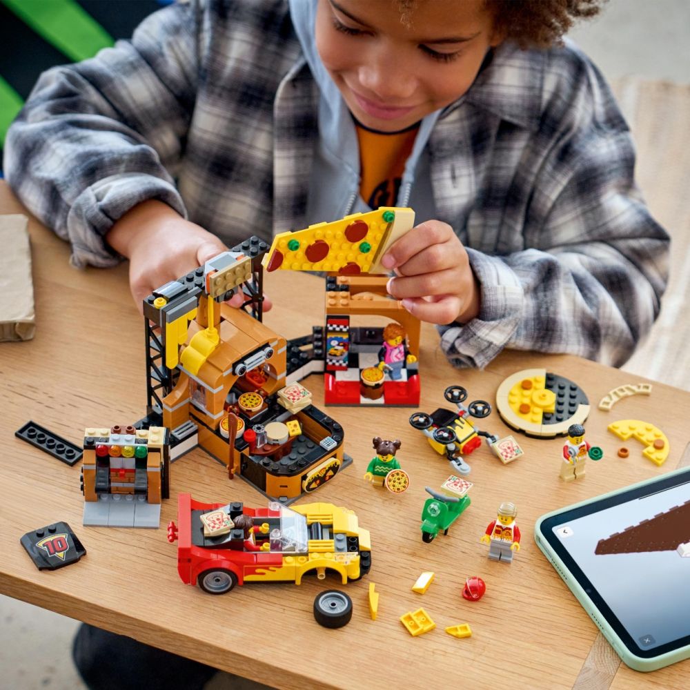 LEGO® City - Experienta livrarii de pizza cu vehicule (60496)