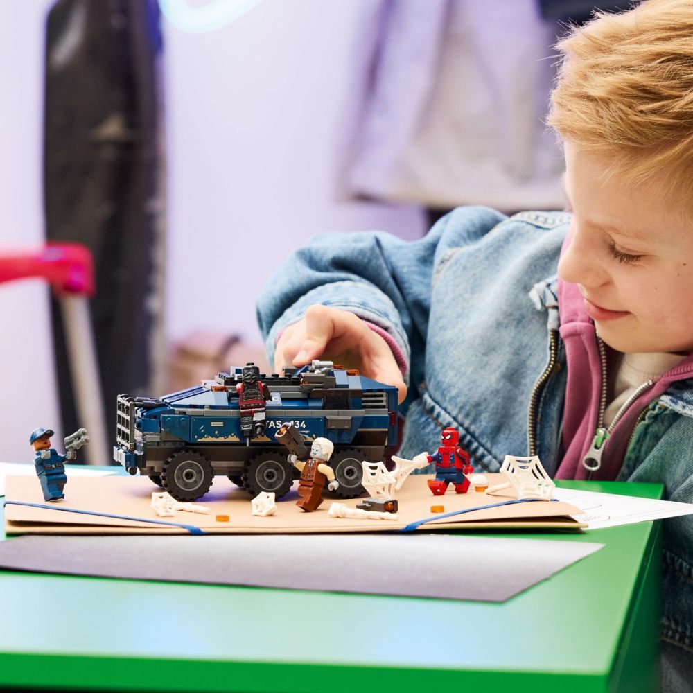 LEGO® Marvel Super Heroes - Urmarire cu Omul Paianjen si masina inchisorii (76349)
