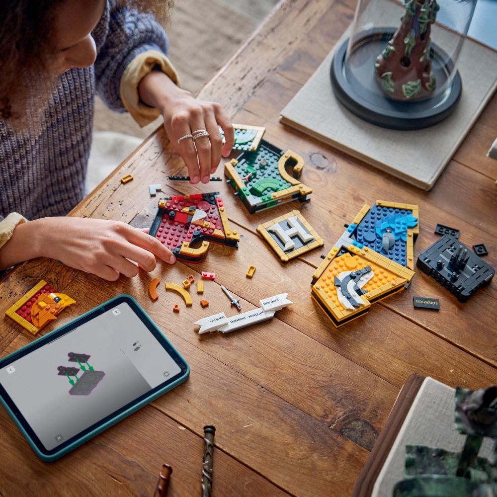 LEGO® Harry Potter - Blazonul caselor de la Hogwarts (76462)