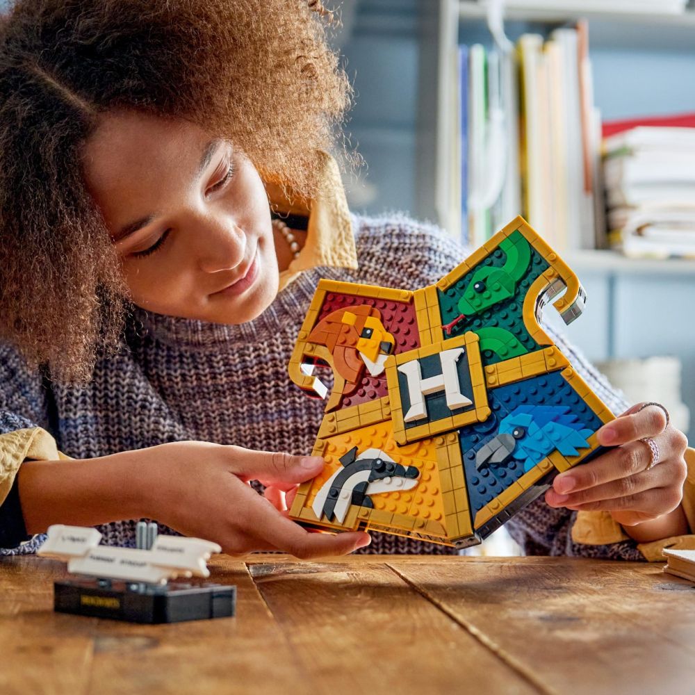 LEGO® Harry Potter - Blazonul caselor de la Hogwarts (76462)