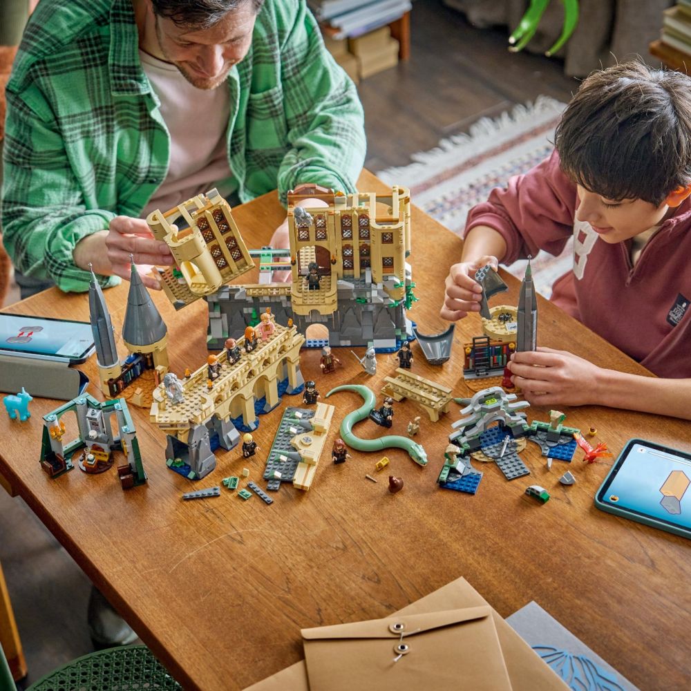 LEGO® Harry Potter - Castelul Hogwarts: Aripa de est (76473)