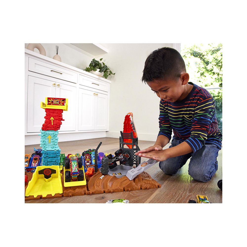 Set de joaca cu masina Monster Trucks, Hot Wheels, Spin-Out Challenge, HNB93