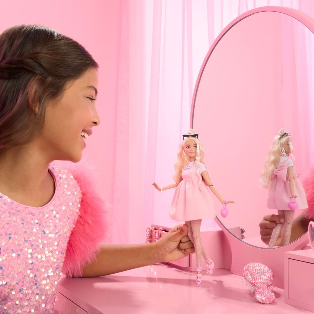 Papusa in rochie roz cu fundita, Barbie, Deluxe Style, HYV27