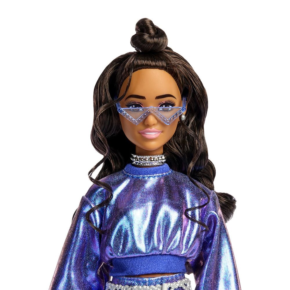 Papusa in tinuta albastra, Barbie Deluxe Style, JFP42