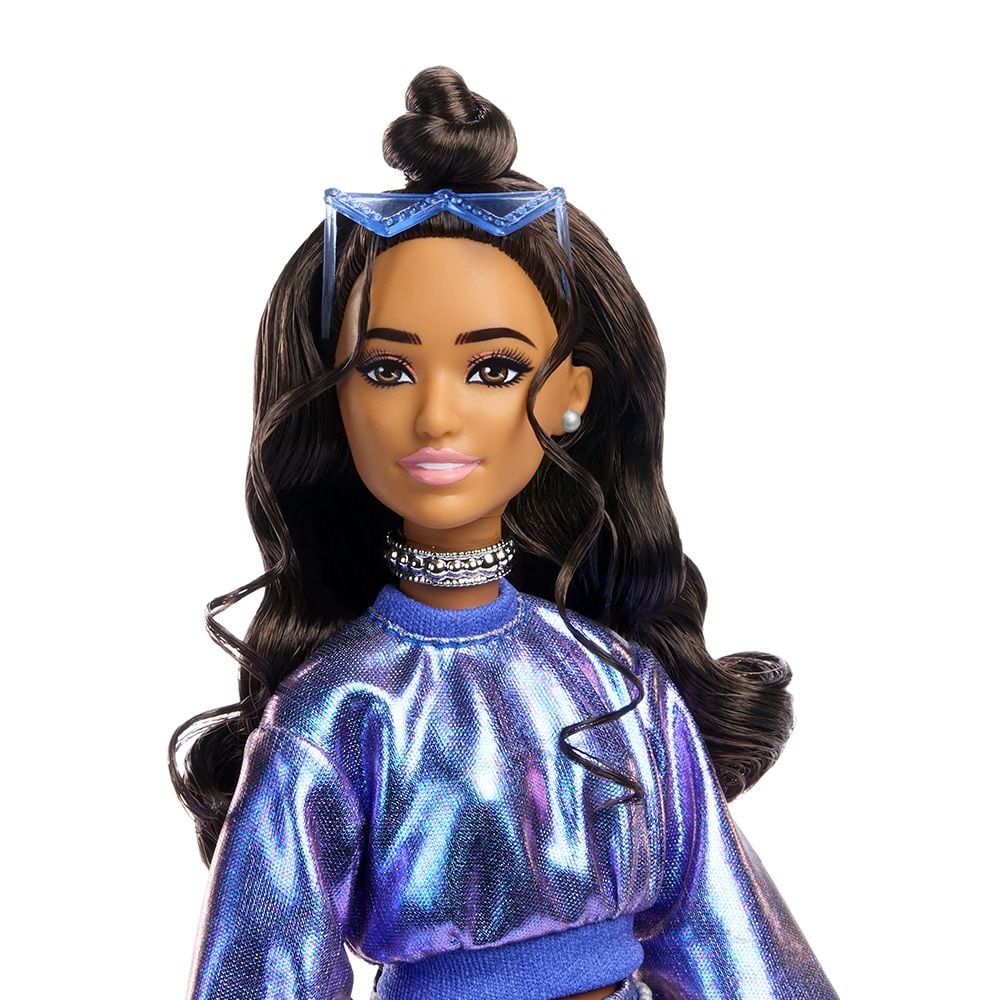 Papusa in tinuta albastra, Barbie Deluxe Style, JFP42