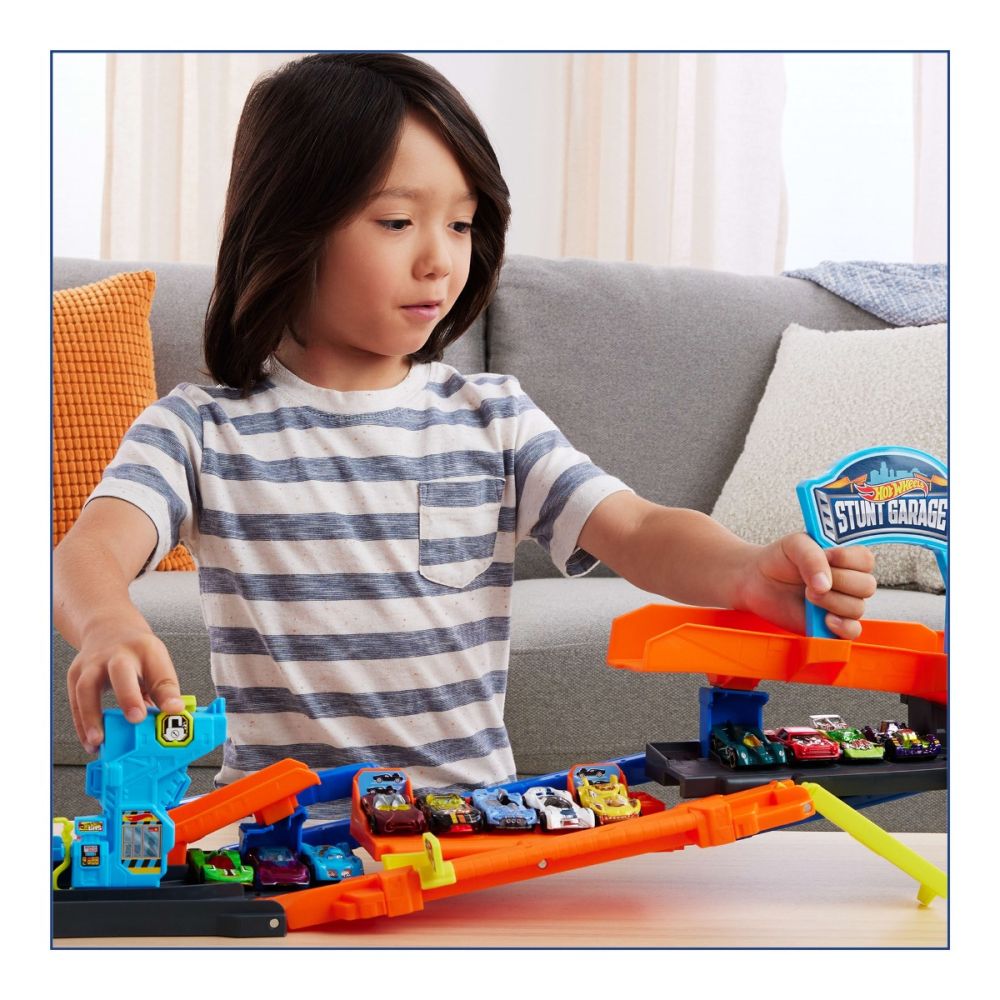 Set de joaca 2in1 cu masinuta, Hot Wheels, Transforming Stunt