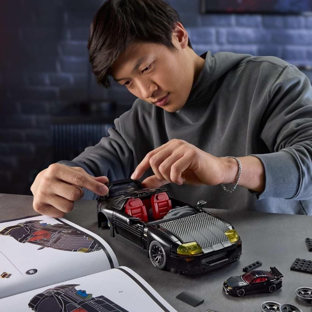 Set de constructie si masina metalica Brick Shop, Hot Wheels, Elite Series, ‘94 Toyota Supra MKIV, JKG40