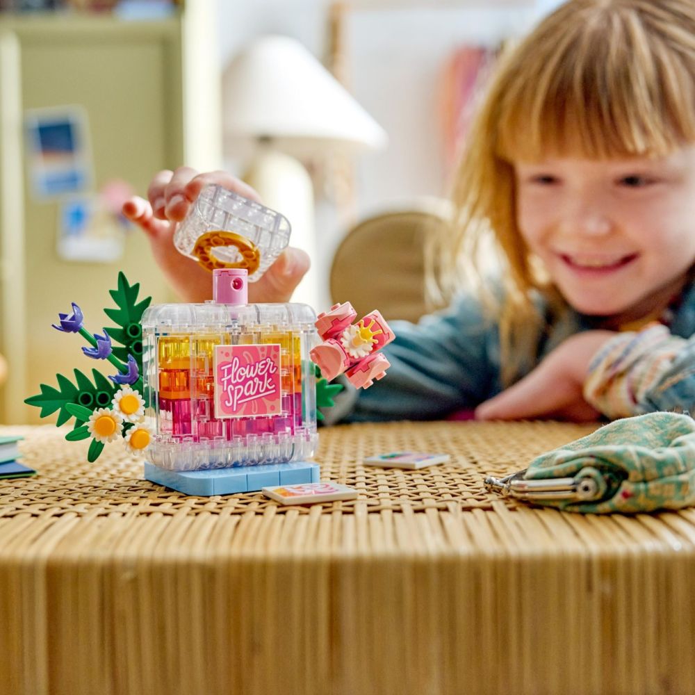 LEGO® Creator - Sticla de parfum cu flori decorativa (31383)