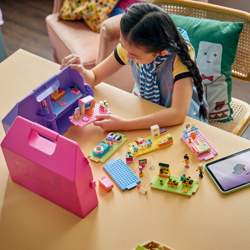 LEGO® Friends - Valiza-casuta de papusi creativa (42697)