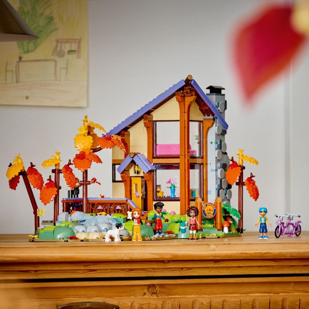 LEGO® Friends - Cabana primitoare in Padure Toamna (42705)