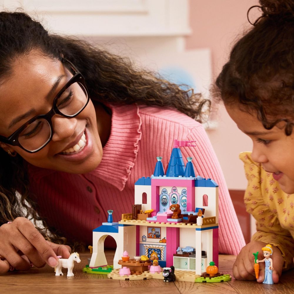 LEGO® Disney Princess - Castelul cu animalute al Cenusaresei (43283)