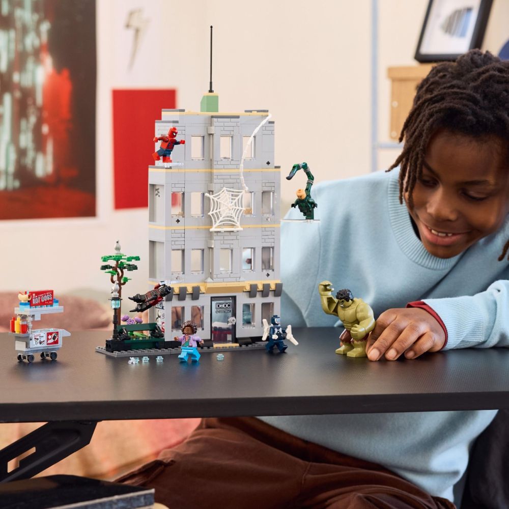 LEGO® Marvel Super Heroes - Confruntarea memorabila dintre Omul-Paianjen si Hulk (76350)