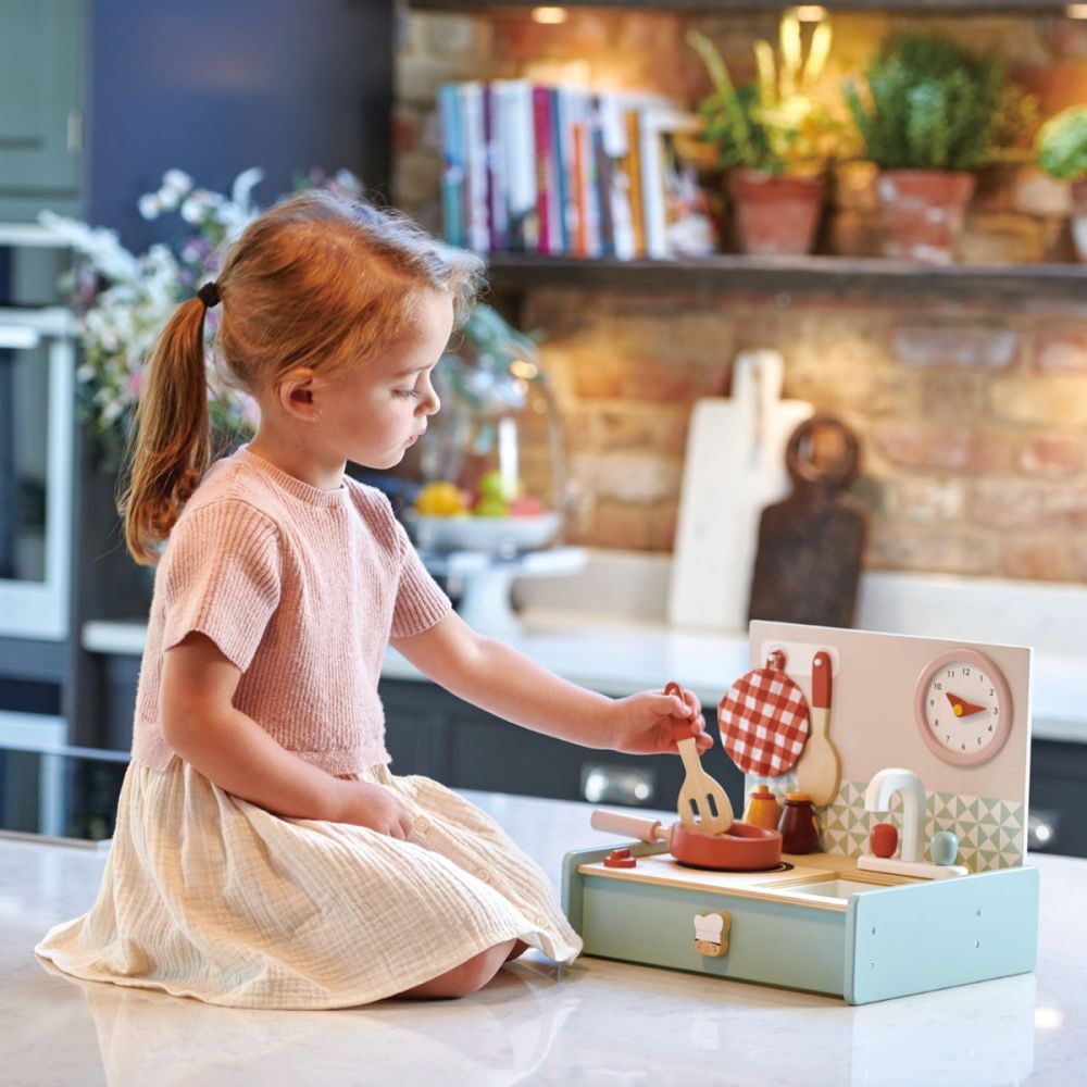 Set de joaca, Chicineta din lemn, Mini Chef Kitchenette, Tender Leaf Toys, 11 piese